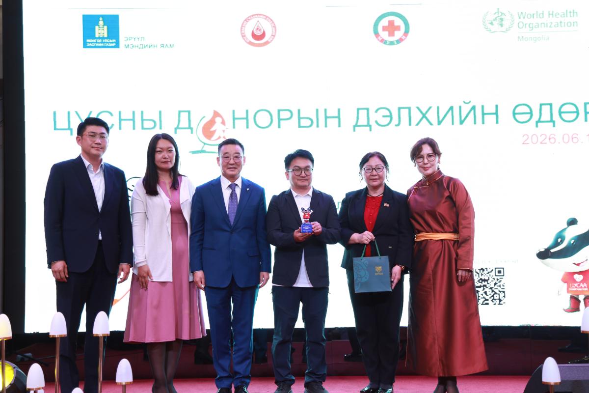 ЦУСНЫ ДОНОРЫН ДЭЛХИЙН ӨДРИЙГ 22 ДАХЬ ЖИЛДЭЭ ТЭМДЭГЛЭН ӨНГӨРҮҮЛЛЭЭ